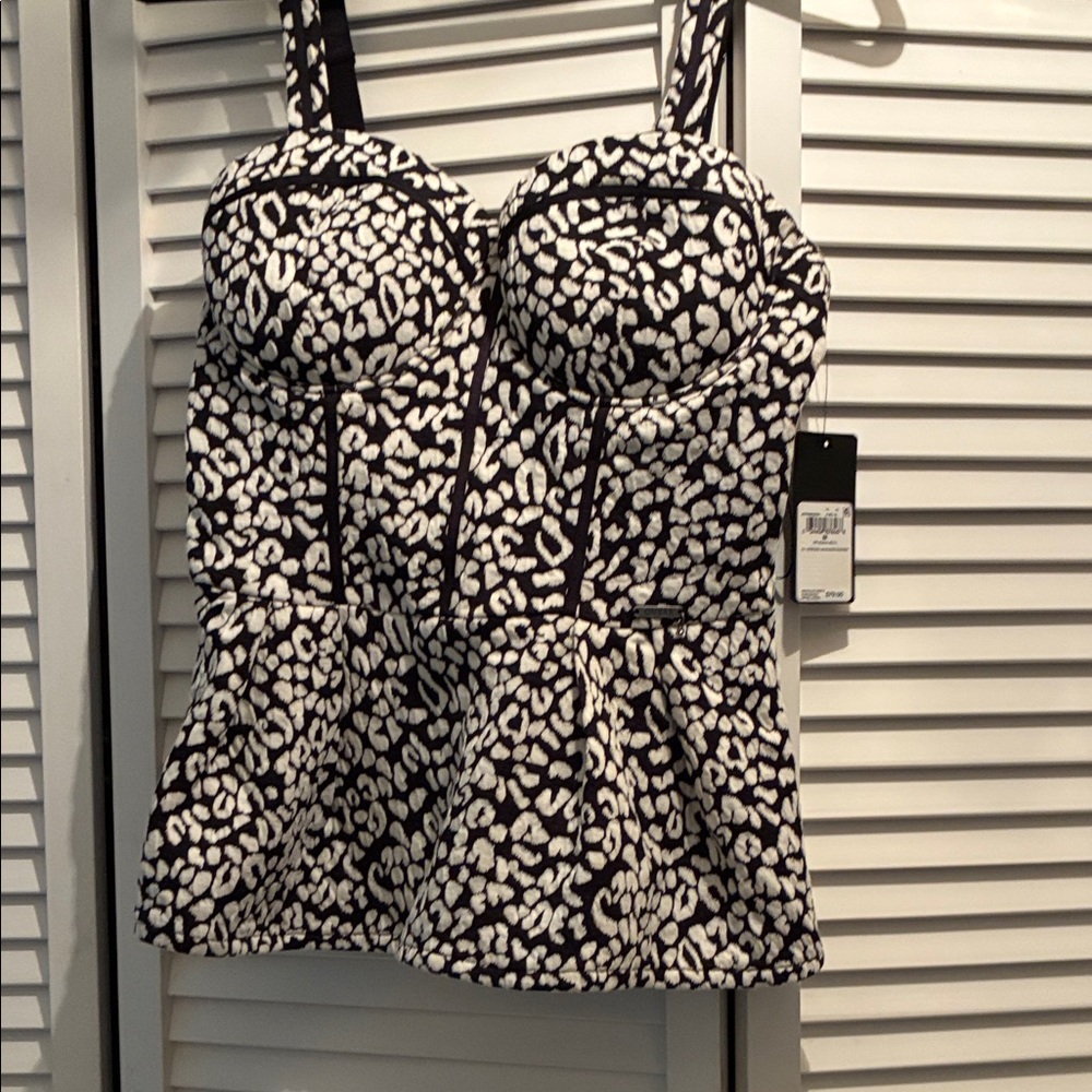 Guess Monochrome Patterned Top